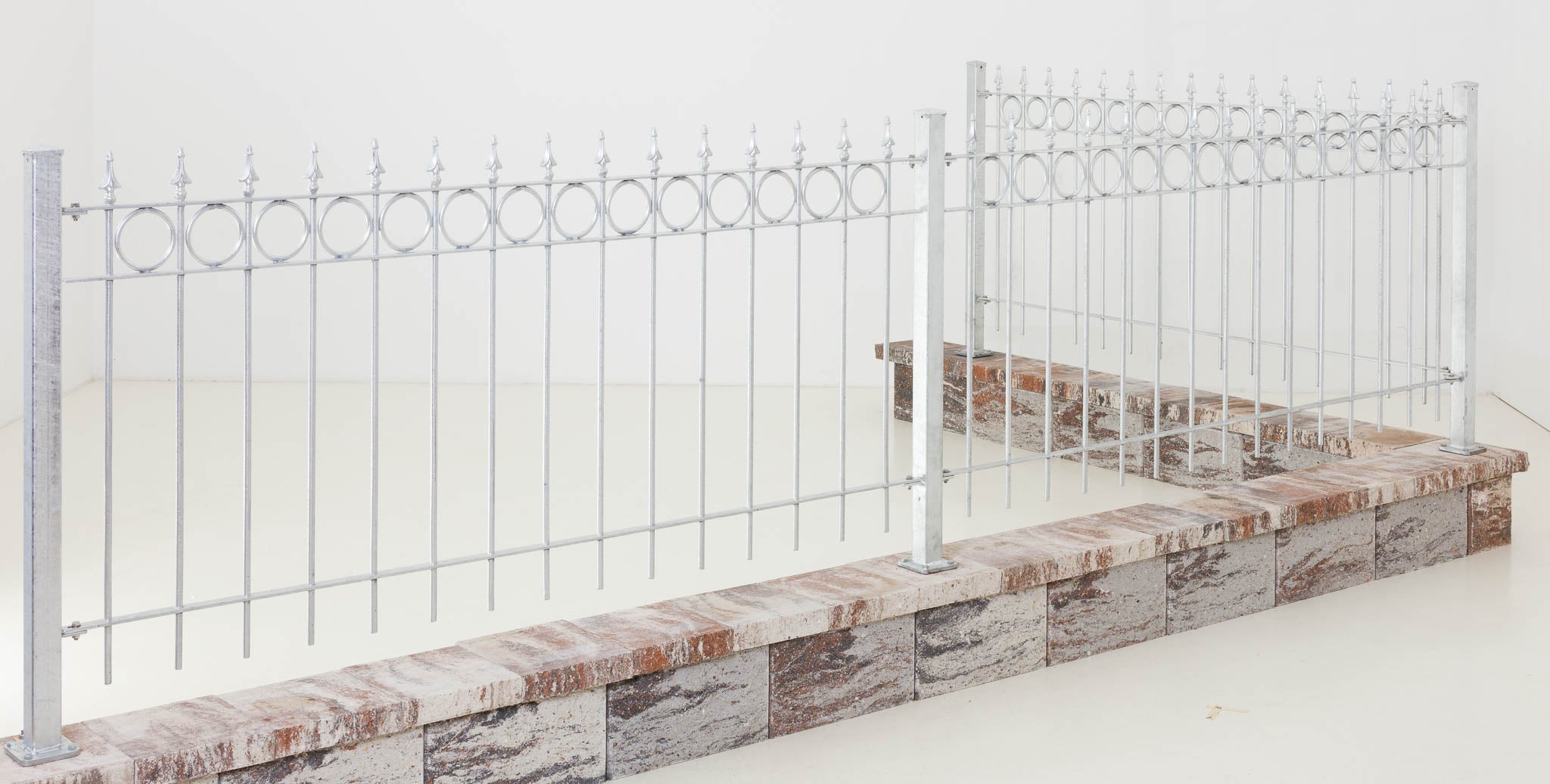 Zaun Belluno auf Steinmauer | Feuerverzinkt